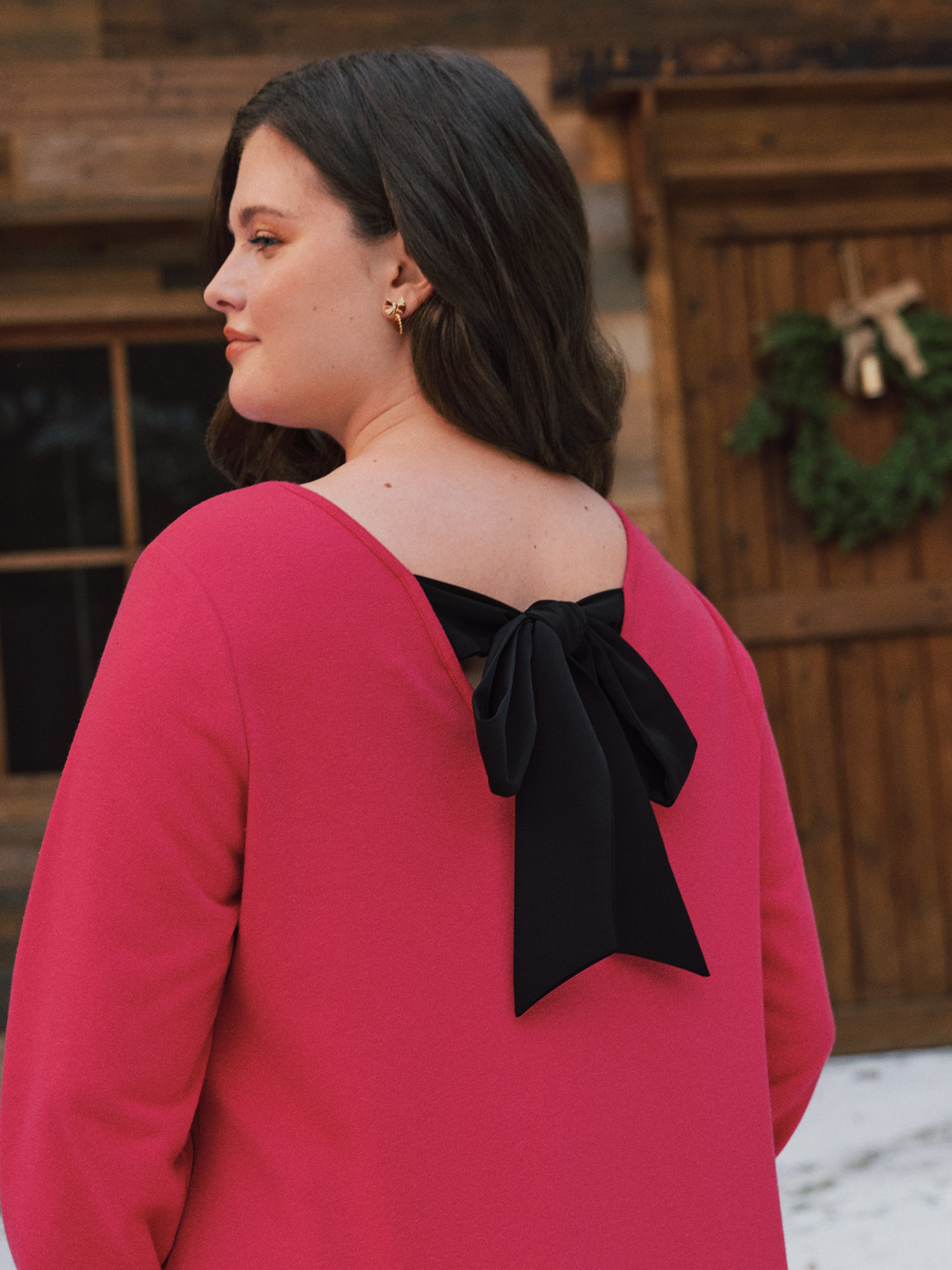 BloomChic Plus Size Supersoft Back Cutout Bow Decor Sweatshirt - Women's Valiant Poppy Color Block V-Neck Comfort Midsection Fit Long Sleeve 节庆款 Sweatshirts 14/M