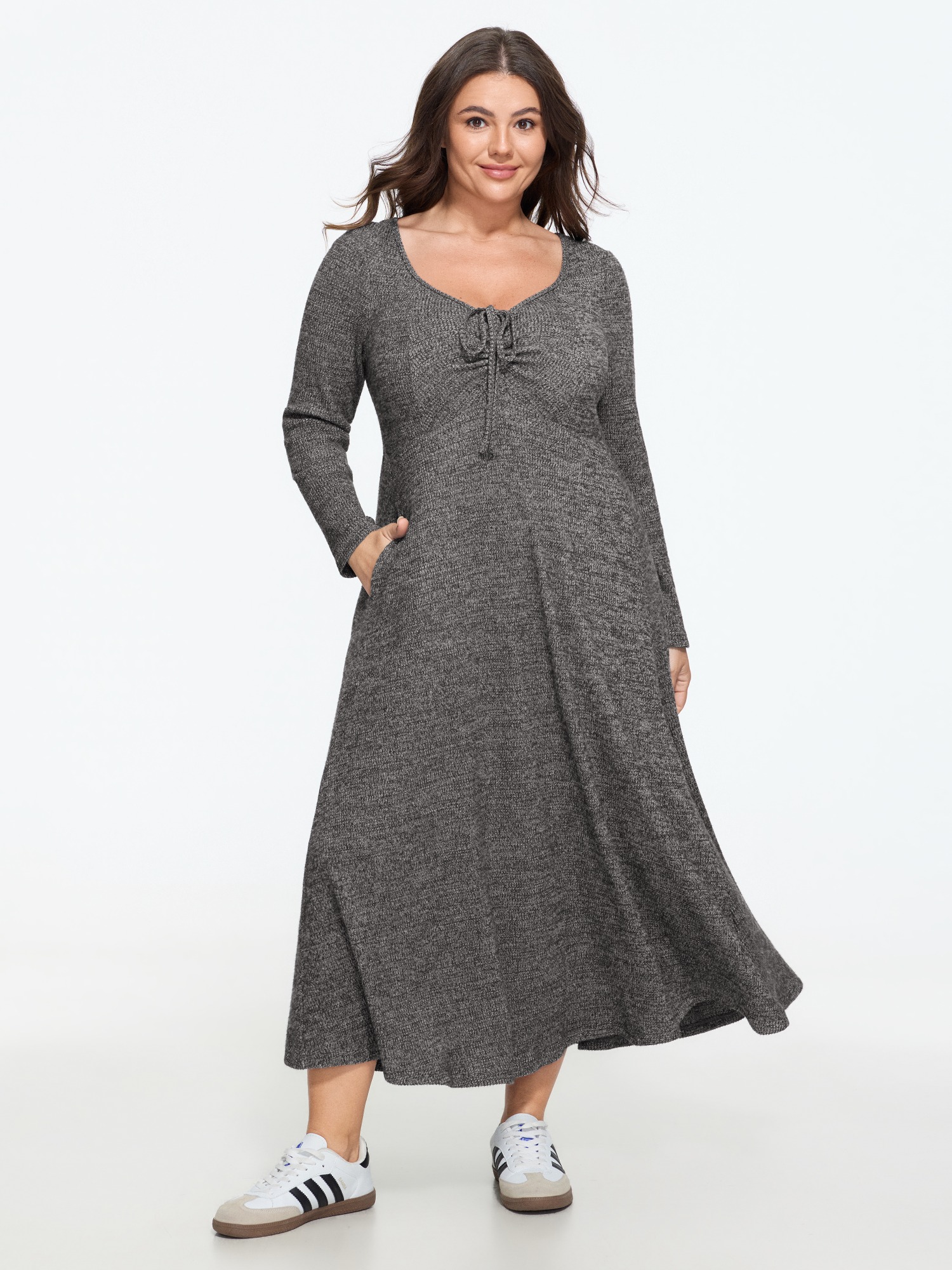 BloomChic Women's Plus Size Supersoft Heather Drawstring Ruched Midi Dress Dark Core Solid Midi Everyday-Casual Cable Knit 18-20/2X