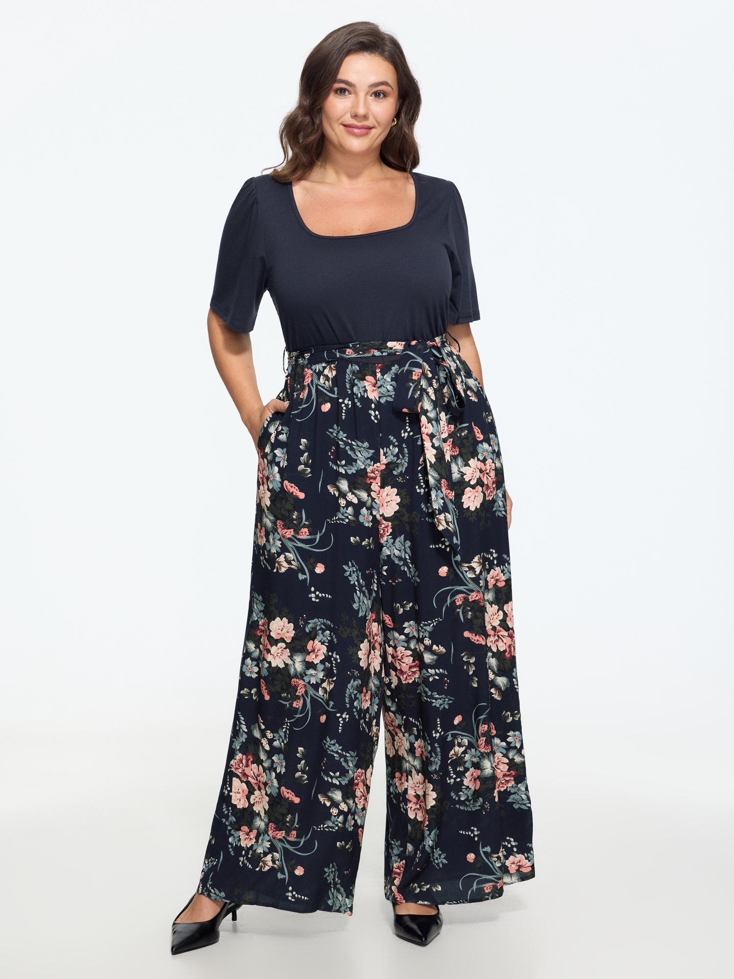 BloomChic Women's Plus Size Color Contrast Belted Panel Pockets Jumpsuit Navy Everyday-Elegant Skinny 10/M